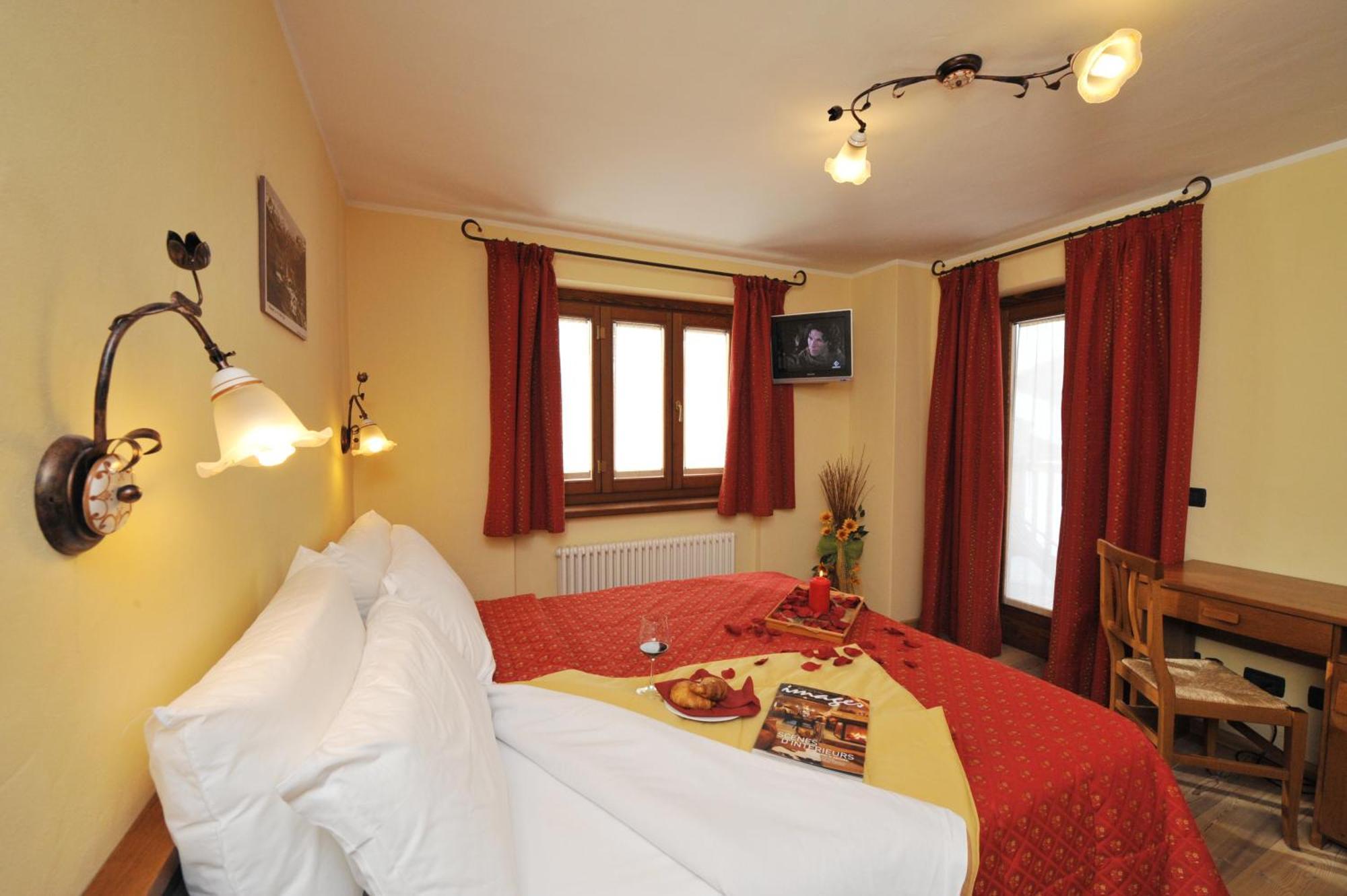 Hotel Le Petit Abri Champoluc Exterior photo