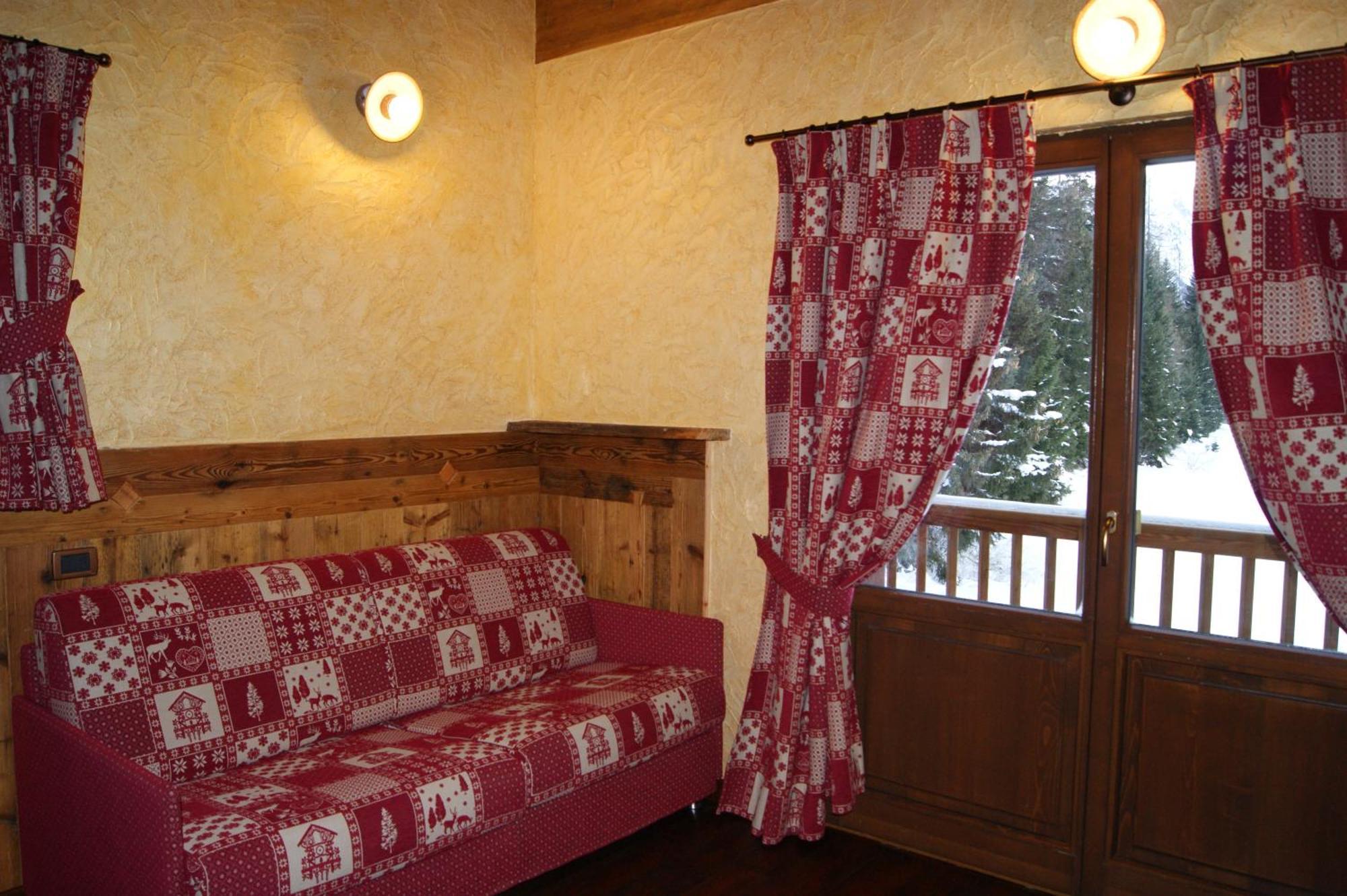 Hotel Le Petit Abri Champoluc Exterior photo