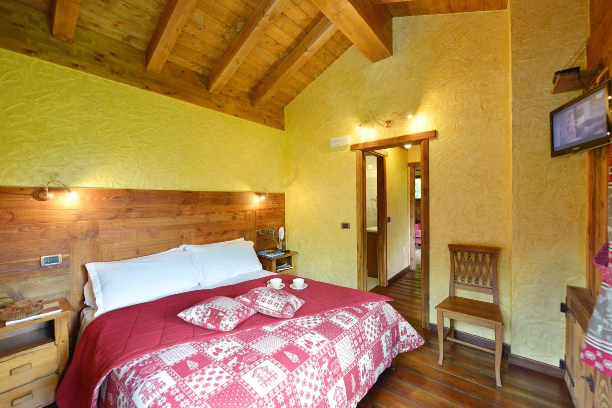 Hotel Le Petit Abri Champoluc Exterior photo