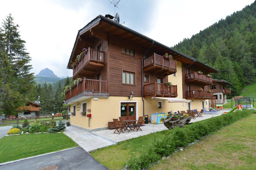 Hotel Le Petit Abri Champoluc Exterior photo
